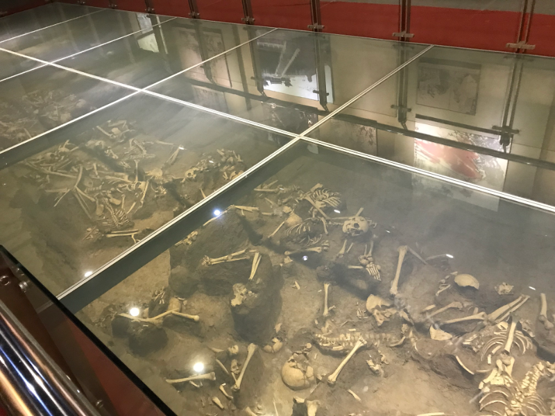 Unearthed bones of the troops of the Zhao State